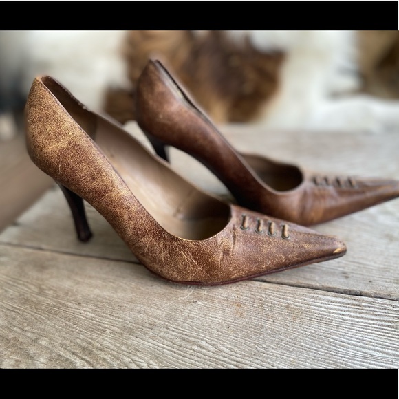 SCHUTZ Shoes - SCHUTZ Brown Distressed Leather Pointed-Toe Heels